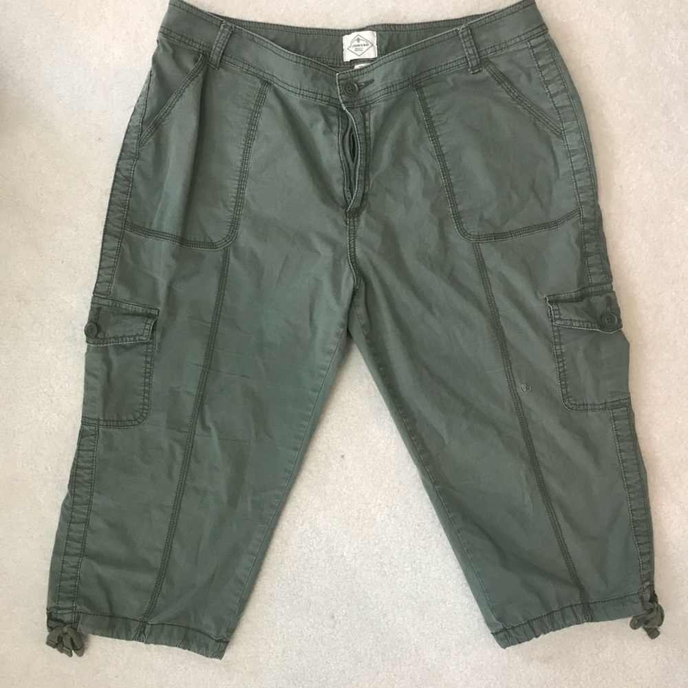 Women’s Capris sz 16w